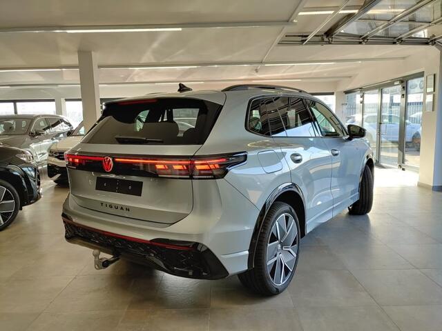 Volkswagen TIGUAN 1.5 eTSI R-LINE LEDER/PANO-DAK/TREKHAAK/CAMERA/HUD/ACC