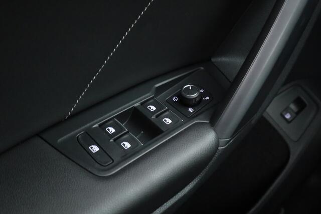 Volkswagen TIGUAN 1.4 TSI eHybrid R-Line Business+ | Pano | Elek. Trekhaak | Dig. Cockpit | PDC | Stoel- Stuurverw. | Adapt. Cruise | Nav+App.Connect | IQ.Light v