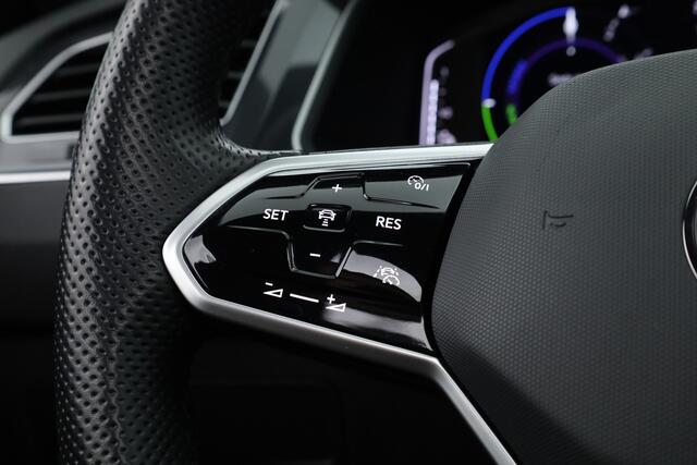 Volkswagen TIGUAN 1.4 TSI eHybrid R-Line Business+ | Pano | Elek. Trekhaak | Dig. Cockpit | PDC | Stoel- Stuurverw. | Adapt. Cruise | Nav+App.Connect | IQ.Light v