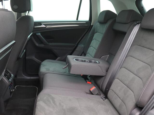 Volkswagen TIGUAN 1.5 TSI ACT Highline Business R-line 150PK DSG Trekhaak, 19" LM Velgen, Achteruitrijcamera, ErgoActive bestuudersstoel, Park assist, Stoelverwarming, Adaptieve Cruise