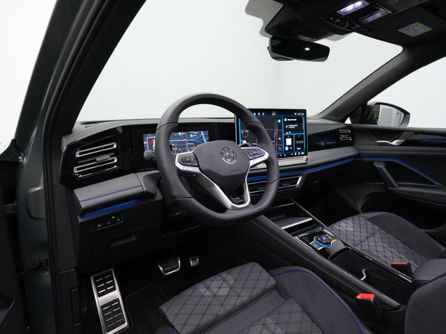 Volkswagen TIGUAN 1.5 eHybrid 204 pk R-Line | Panoramadak | Trekhaak | Adaptief onderstel | Head-up Display | IQ Light