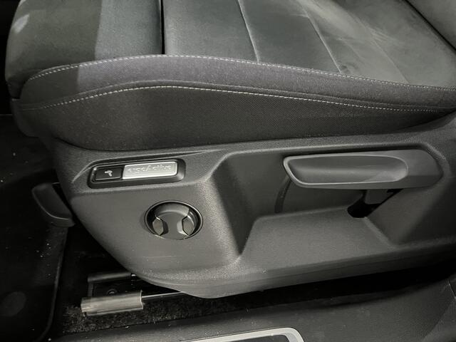 Volkswagen TIGUAN 1.4 TSI eHybrid Elegance / AUTOMAAT/ PANO/ TREKHAAK/ DIGITAL DASH/ CRUISE/ CLIMA/ STOELVERWARMING/ NAVI/ APP-CONNECT/ PARK. SENSOREN + CAMERA