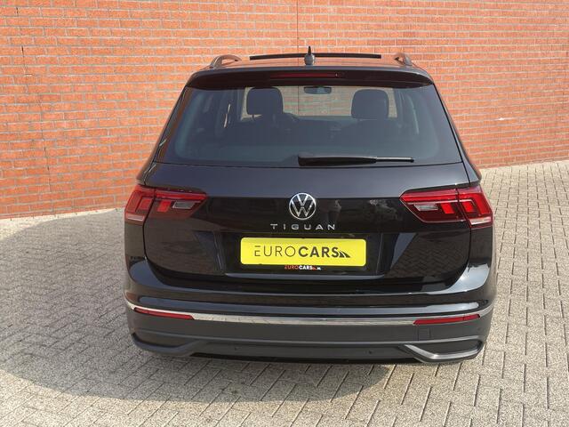 Volkswagen TIGUAN 1.5 TSI 150pk DSG Life Panoramadak Navigatie d.m.v. Apple Carplay Android Auto Parkeersensoren Adaptive Cruise Control Stoel- en stuurverwarming Ledverlichting Getinte ramen Climate Control