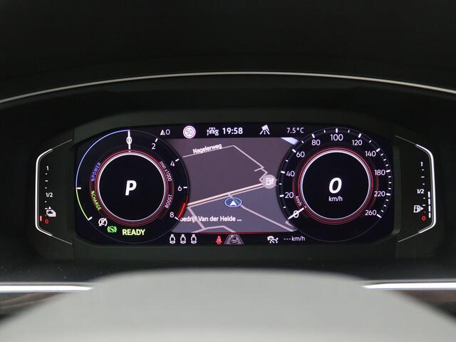Volkswagen TIGUAN 1.4 TSI eHybrid R-Line Business+ 245PK DSG SOH 91%, Trekhaak, Black Style, 19" LM Velgen, Keyless, Achteruitrijcamera, Stoel-Stuurverwarming