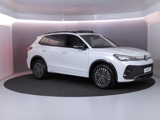 Volkswagen TIGUAN 1.5 eHybrid R-Line Edition 272 pk Automaat (DSG) | Navigatie | Panoramadak | Parkeersensoren (Park assist) | Rondomzichtcamera | Lederen bekleding | Stoelverwarming v/a | Black Style pakket | R-Line |