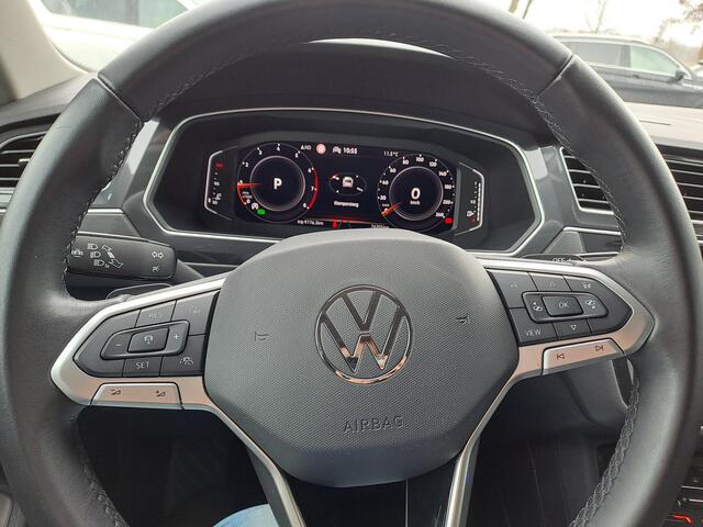 Volkswagen TIGUAN 1.5 TSI Elegance Trekhaak, IQ Light, Apple Carplay/Android Auto, Stoel/Stuur verwarming,