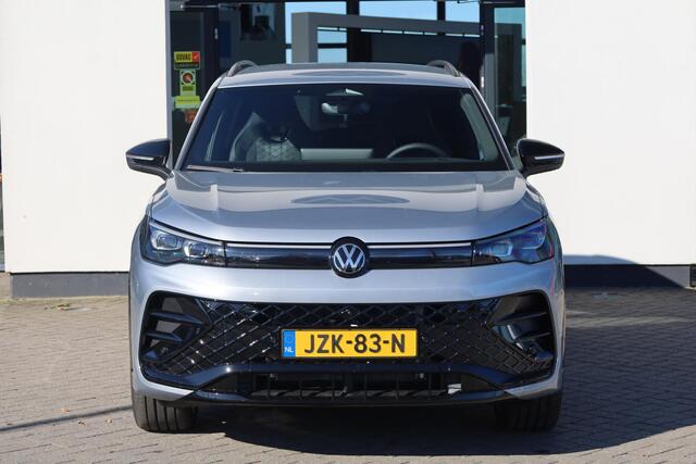 Volkswagen TIGUAN 1.5 eHybrid R-Line Edition 204PK / 150kW DSG, Demonstratie voertuig (beschikbaar per 1 september 2026), dodehoekdetectie (side assist), rondomzichcamera (area view), parkeersensoren voor en achter (pdc), navigatie, Apple Carplay / Android Auto, draadloos 