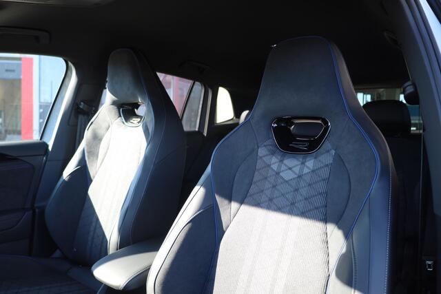 Volkswagen TIGUAN 1.5 eHybrid R-Line Edition 204PK / 150kW DSG, Demonstratie voertuig (beschikbaar per 1 september 2026), dodehoekdetectie (side assist), rondomzichcamera (area view), parkeersensoren voor en achter (pdc), navigatie, Apple Carplay / Android Auto, draadloos 