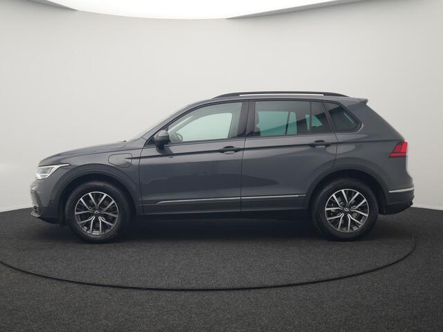 Volkswagen TIGUAN 1.4 TSI Elegance Plug In Hybrid 245pk Dealer O.H PHEV | Trekhaak af Fabriek | Adaptive Cruise | Alcantara Sportstoelen Massage & Verwarmd | Virtual | Keyless | Apple Carplay | BLIS |