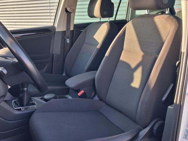 Volkswagen TIGUAN 1.4 TSI Comfortline Business R | Groot navigatie | Trekhaak | Nieuw binnen!