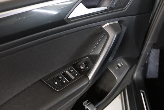 Volkswagen TIGUAN Allspace 1.5 TSI, Highline R-Line, 7-Persoons, Elek. Trekhaak, Panoramadak, Apple Carplay/Android Auto, Led, Massage, Camera,