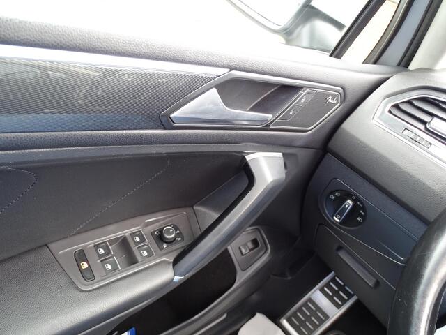 Volkswagen TIGUAN Allspace 2.0 TSI 4Motion Highline 7P | AUTOMAAT | 360 RONDOM ZICHT CAMERA | LEDER INTERIEUR | PANORAMADAK | ADAPTIVE CRUISE CONTROL | FULL LED KOPLAMPEN | VIRTUAL DISPLAY | DODEHOEK DETECTIE | STOELVERWARMING