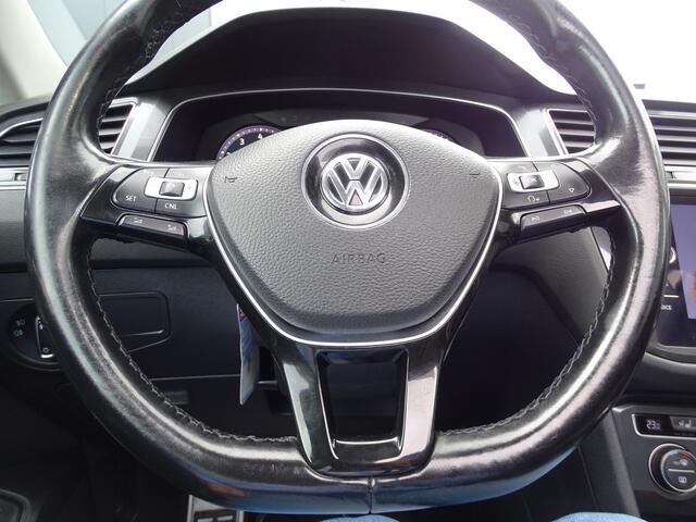 Volkswagen TIGUAN Allspace 2.0 TSI 4Motion Highline 7P | AUTOMAAT | 360 RONDOM ZICHT CAMERA | LEDER INTERIEUR | PANORAMADAK | ADAPTIVE CRUISE CONTROL | FULL LED KOPLAMPEN | VIRTUAL DISPLAY | DODEHOEK DETECTIE | STOELVERWARMING