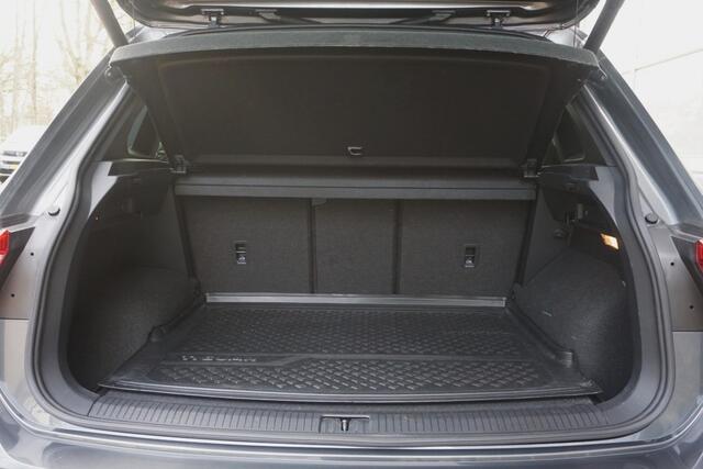 Volkswagen TIGUAN 1.5 TSI ACT Highline Business R Pano/Trekhaak/Camera!