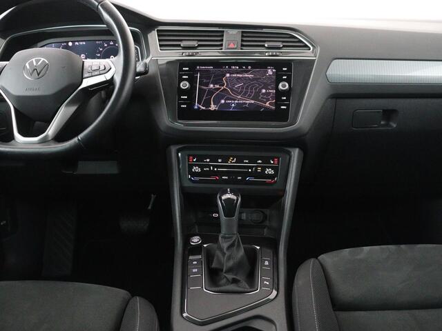 Volkswagen TIGUAN 1.5 TSI Life Business | Stoelverwarming | Massage | Virtual Cockpit | Carplay | Navigatie | Keyless | Adaptive cruise | Parkeerhulp | Full LED | Climate control