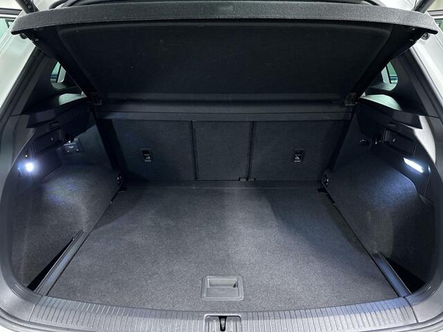 Volkswagen TIGUAN 1.5 TSI R-Line Business+ Automaat | Trekhaak | IQ Light