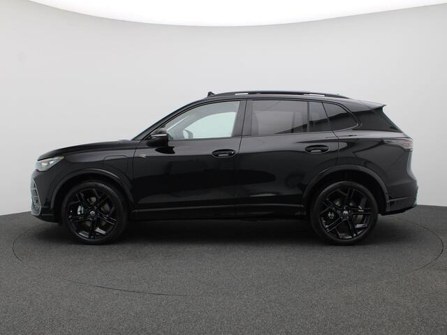 Volkswagen TIGUAN 1.5 eHybrid R-Line Edition 272PK DSG Pano-Schuifdak, Black Style, Trekhaak, 20" LM Velgen, Harman Kardon, Head-Up Display, Matrix LED-Verlichting, 360gr. Camera, Navi, Elektr. Achterklep