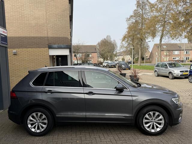 Volkswagen TIGUAN 1.4 TSI Connected Series / Airco clima/ navigatie/ Cruise/ Apple carplay/ PDC/ Elektrische trekhaak/ LMV/ LED