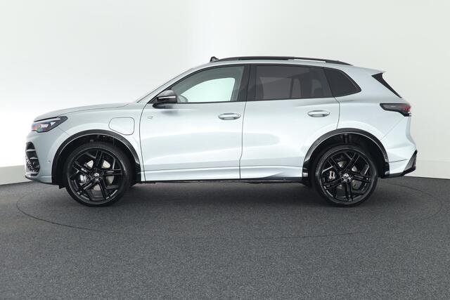 Volkswagen TIGUAN 1.5 272pk eHybrid R-Line Edition Black Style Trekhaak Camera Keyless Massage Virtual Cockpit Panoramadak Carplay