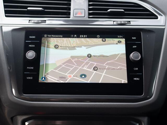 Volkswagen TIGUAN 1.5 TSI R-Line Business+ | Trekhaak wegkl. | Elk. A-klep | Side Assist | 20'' | IQ Light | Prijs Rijklaar!!