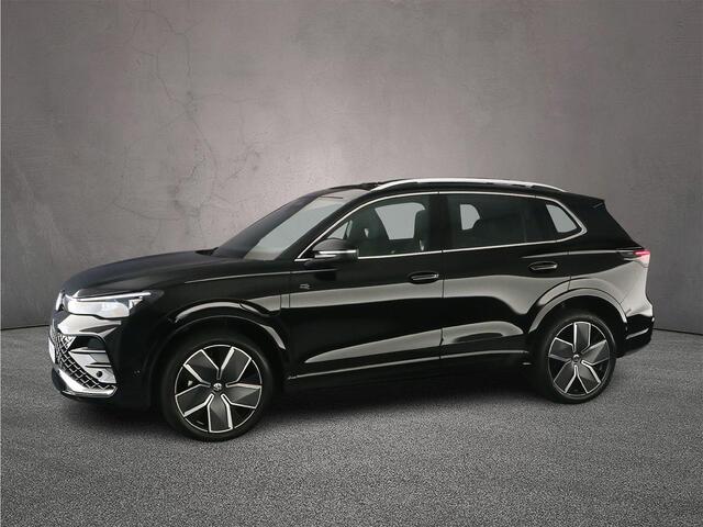 Volkswagen TIGUAN 1.5 eHybrid R-Line Edition 272pk DSG Automaat, Panoramadak, Trekhaak, Adaptive cruise control, Achteruitrijcamera, Stoelverwarming, Stuurwiel verwarmd, Elektrische achterklep