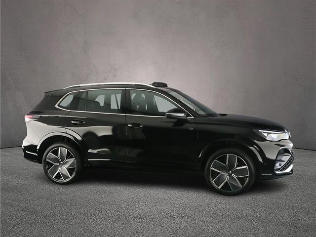 Volkswagen TIGUAN 1.5 eHybrid R-Line Edition 272pk DSG Automaat, Panoramadak, Trekhaak, Adaptive cruise control, Achteruitrijcamera, Stoelverwarming, Stuurwiel verwarmd, Elektrische achterklep