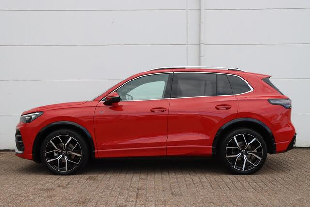 Volkswagen TIGUAN 1.5 eTSI R-Line Business DSG7 150pk | Panoramadak | DCC | Harman Kardon