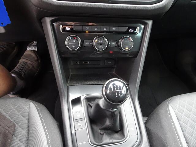 Volkswagen TIGUAN 1.4 TSI ACT Comfortline Automatische airco, navigatie, licht metalen velgen, parkeersensoren voor en achter, trekhaak elektrisch uitklapbaar, enz.