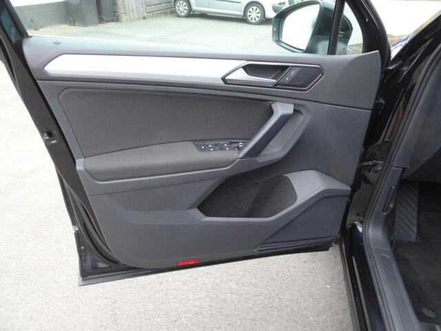 Volkswagen TIGUAN 1.4 TSI ACT Comfortline Automatische airco, navigatie, licht metalen velgen, parkeersensoren voor en achter, trekhaak elektrisch uitklapbaar, enz.