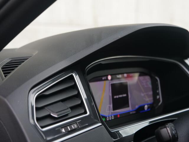 Volkswagen TIGUAN 1.5 TSI R-Line | panorama | head-up | Trekhaak..