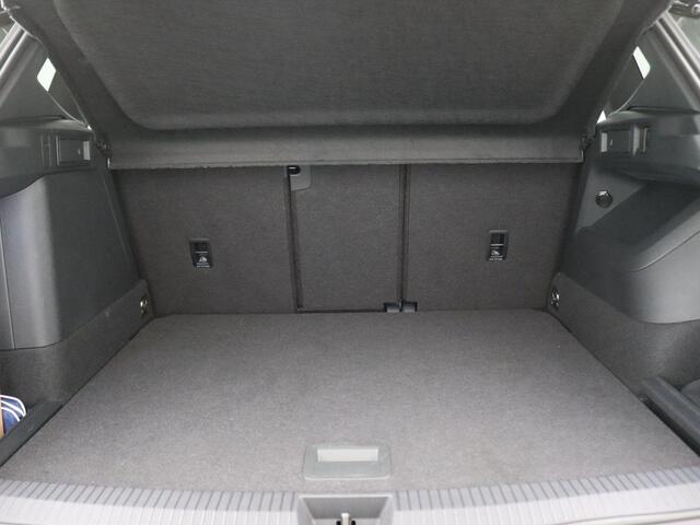 Volkswagen TIGUAN 1.5 eHybrid R-Line Edition 272PK DSG Black Style, Trekhaak, 19" LM Velgen, Keyless, Navi via Apple Carplay/Android Auto, Achteruitrijcamera, Side Assist, Elektr. Achterklep, Pano-Schuifdak