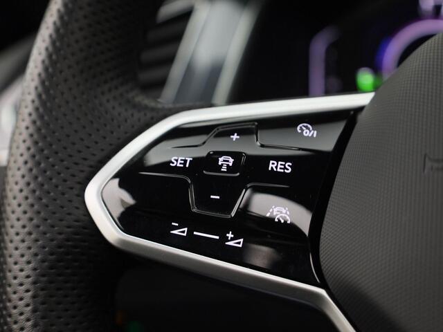 Volkswagen TIGUAN 1.4 TSIeHybrid 180kW/245PK R-Line DSG · Panoramadak · Camera + Parkeersensoren · Trekhaak