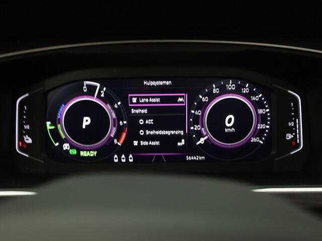 Volkswagen TIGUAN 1.4 TSIeHybrid 180kW/245PK R-Line DSG · Panoramadak · Camera + Parkeersensoren · Trekhaak
