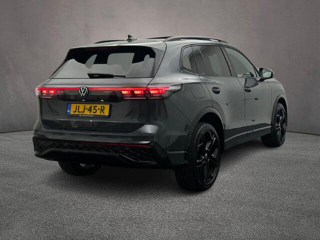 Volkswagen TIGUAN R-Line Edition 1.5 TSI eHybrid 272pk DSG Automaat Trekhaak, Panoramadak, Navigatie, Black style, Achteruitrijcamera, Elektrische achterklep