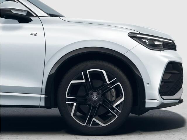 Volkswagen TIGUAN R-Line Edition 1.5 eHybrid 204 PK 6 versn. DSG · Achteruitrijcamera · Draadloze telefoonverbinding · Black Style Pakket · Panoramaschuif-kanteldak · Trekhaak inklapbaar, met elektrische ontgrendeling, incl. aanhangermanoeuvreerhulp Trailer Assist ·