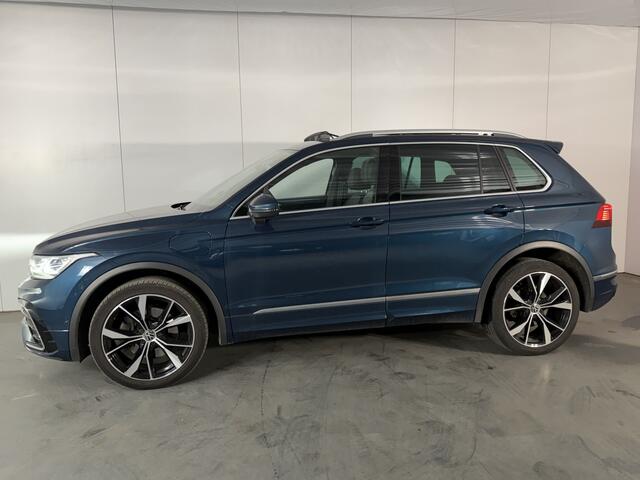 Volkswagen TIGUAN 1.4 TSI eHybrid R-Line / AUTOMAAT/ PANO/ 245 PK/ TREKHAAK/ DCC/ ELEK.KLEP/ PARK.SENSOR.V+A/ 360 CAMERA/ STUUR+STOELVERWARM./ ACC/ KEYLESS/ APP-CONNECT/ HEAD-UP/ NAVI/ DAB/ CLIMA/ LED