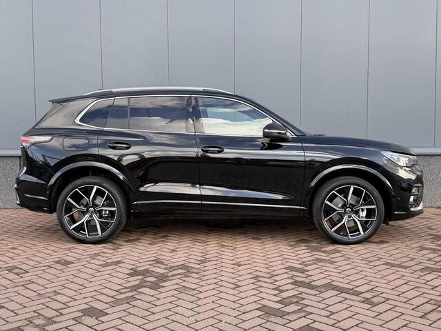 Volkswagen TIGUAN 1.5 eHybrid R-Line Edition PANO | TREKHAAK | DCC