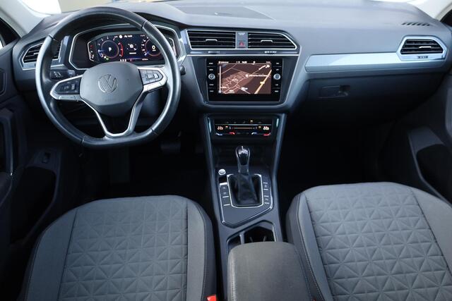 Volkswagen TIGUAN 1.5 TSI Life Business 110KW/150PK DSG, NL auto dealer onderhouden, Trekhaak, Navigatie, elektrische achterklep, digital cockpit pro, keyless entry, chroom pakket, spiegel pakket