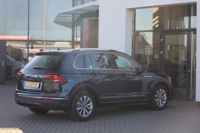Volkswagen TIGUAN 1.5 TSI Life Business 110KW/150PK DSG, NL auto dealer onderhouden, Trekhaak, Navigatie, elektrische achterklep, digital cockpit pro, keyless entry, chroom pakket, spiegel pakket