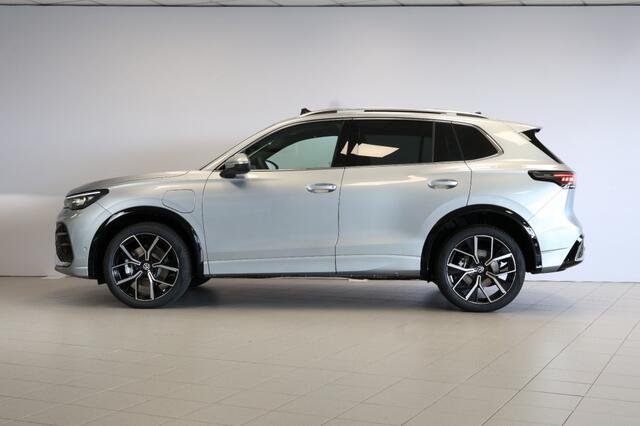 Volkswagen TIGUAN 1.5 eHybrid R Line Edition - Pano - 20 inch - Trekhaak