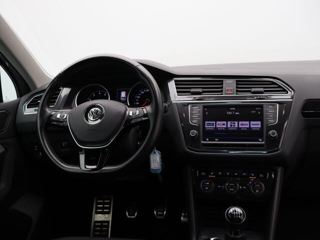 Volkswagen TIGUAN 1.4 TSI Comfortline Business | Climate control | Stoelverwarming | Trekhaak elektrisch uitklapbaar | Navigatie | PDC voor en achter |