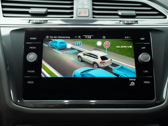 Volkswagen TIGUAN 1.5 TSI R-Line Business+ | Trekhaak wegkl. | Head Up | Side Assist | IQ Light | Elk. A-klep | Prijs Rijklaar!!