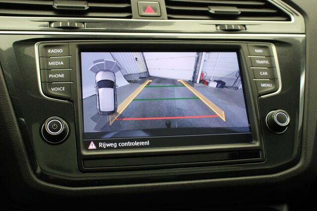Volkswagen TIGUAN 1.4 TSI Connected Series - Panorama, Carplay, Camera, Massage, Stoelverw. Trekhaak