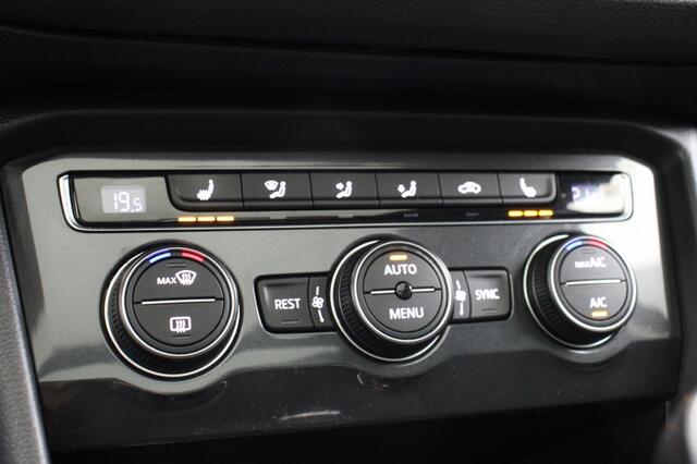 Volkswagen TIGUAN 1.4 TSI Connected Series - Panorama, Carplay, Camera, Massage, Stoelverw. Trekhaak