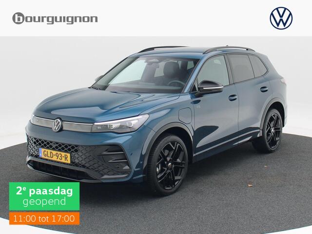Volkswagen TIGUAN 1.5 eHybrid 204 Pk Automaat R-Line Business | Black Style | Trekhaak | Camera | Full LED | Stoel Verwarming/Koeling | 20 Inch | 13.732 Km !!