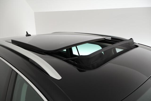 Volkswagen TIGUAN 1.4 TSI eHybrid 245pk Elegance Camera Keyless Stoelverwarming Panoramadak Virtual Cockpit Navigatie