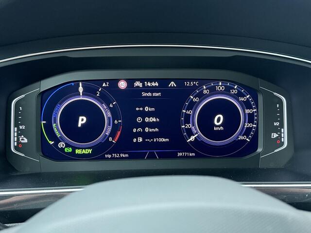 Volkswagen TIGUAN 1.4 TSI eHybrid R-Line Business+ | 245 PK | SoH 94% | Matrix LED koplampen (IQ.Light) | Achterklep easy open & close | 19" LM velgen | Achteruitrijcamera |