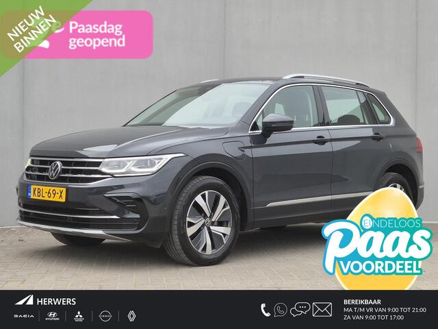 Volkswagen TIGUAN 1.4 TSI eHybrid Elegance Automaat / Wegklapbare Trekhaak / Winter-pakket / Trekgewicht 1.800 kg / Stuur- en Stoelverwarming / Voorstoelen met massage functie / Adaptief cruise control / Apple Carplay Android / Achteruitrijcamera /