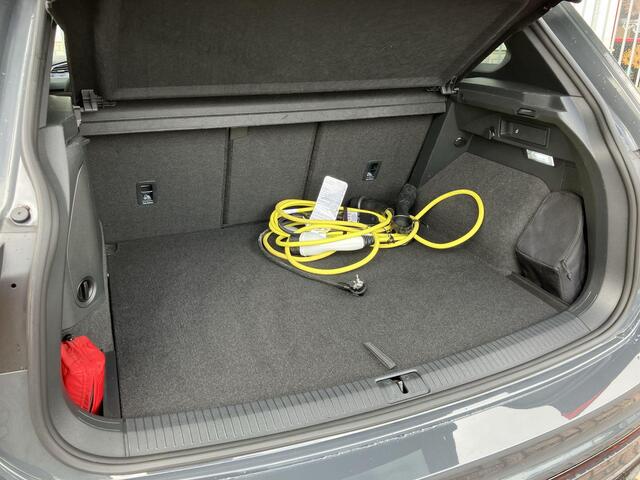 Volkswagen TIGUAN 1.4 TSIeHybrid 180kW/245PK R-Line DSG · Panoramadak · Leder · Trekhaak · 360 gr Camera · Stoelverwarming · Elektrische stoelverstelling · Apple/Android Car Play ·