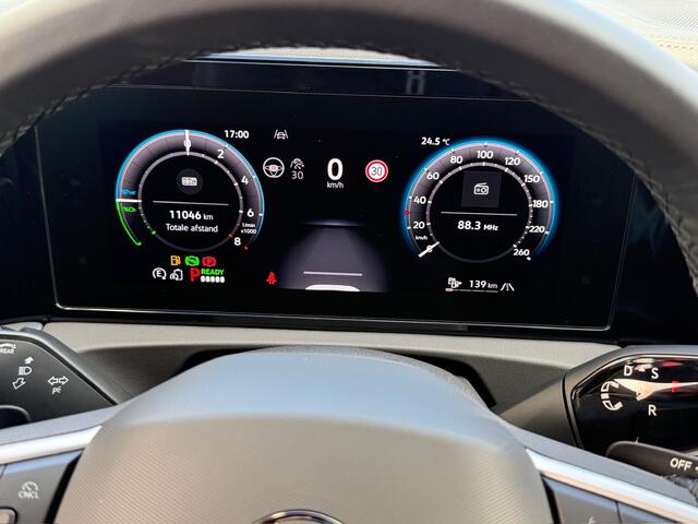 Volkswagen TIGUAN 1.5 eHybrid R-Line | Black line | 360 Camera | Trekhaak | Dode hoek | IQ light | Elek. klep | Rijklaar incl. garantie